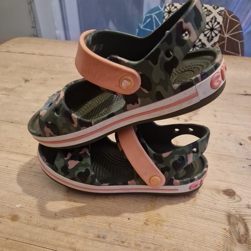 Crocs Girls Pink & Gray Camo Print Sandals Size J1 - Picture 2 of 6