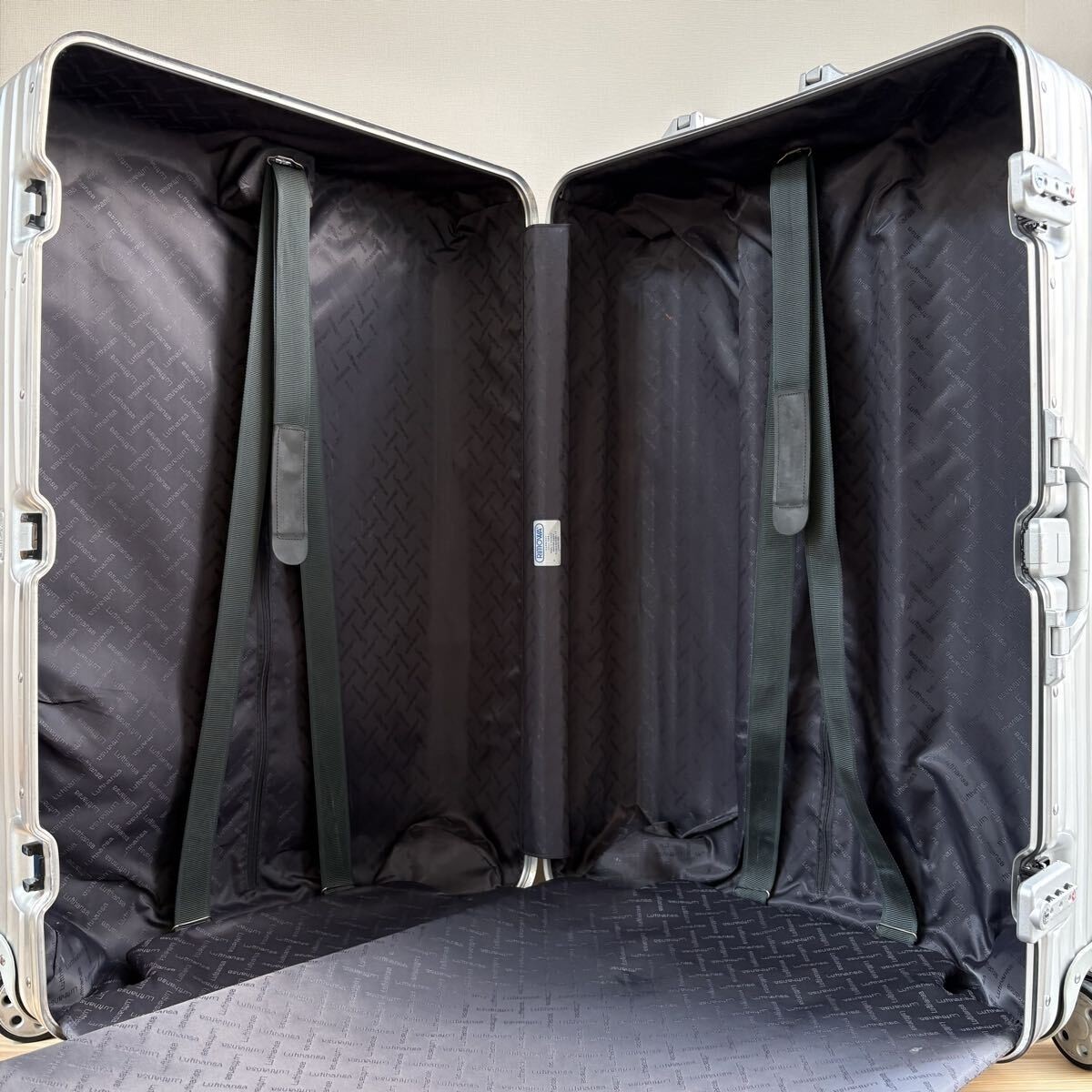 Rimowa Lufthansa Topas 84L Silver 4 wheels Carry Case Suitcase