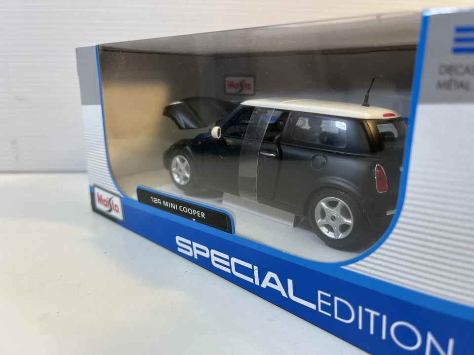 Mini Cooper New In The Box Diecast Model in 1/24 Scale by Maisto - Image 3 of 4