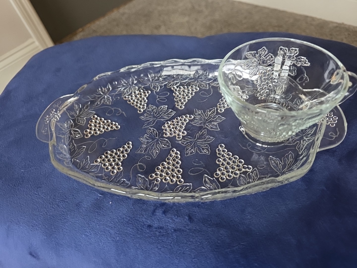 Anchor Hocking Vintage Clear Glass Snack Plates and Cups Set Grape Pattern