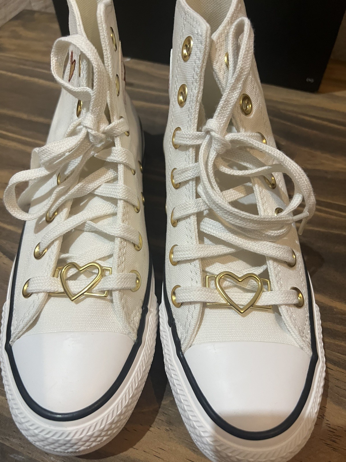 NEW in BOX Women's CONVERSE Hearts Valentine's Day All Star Shoes A05139F White thumbnail 3