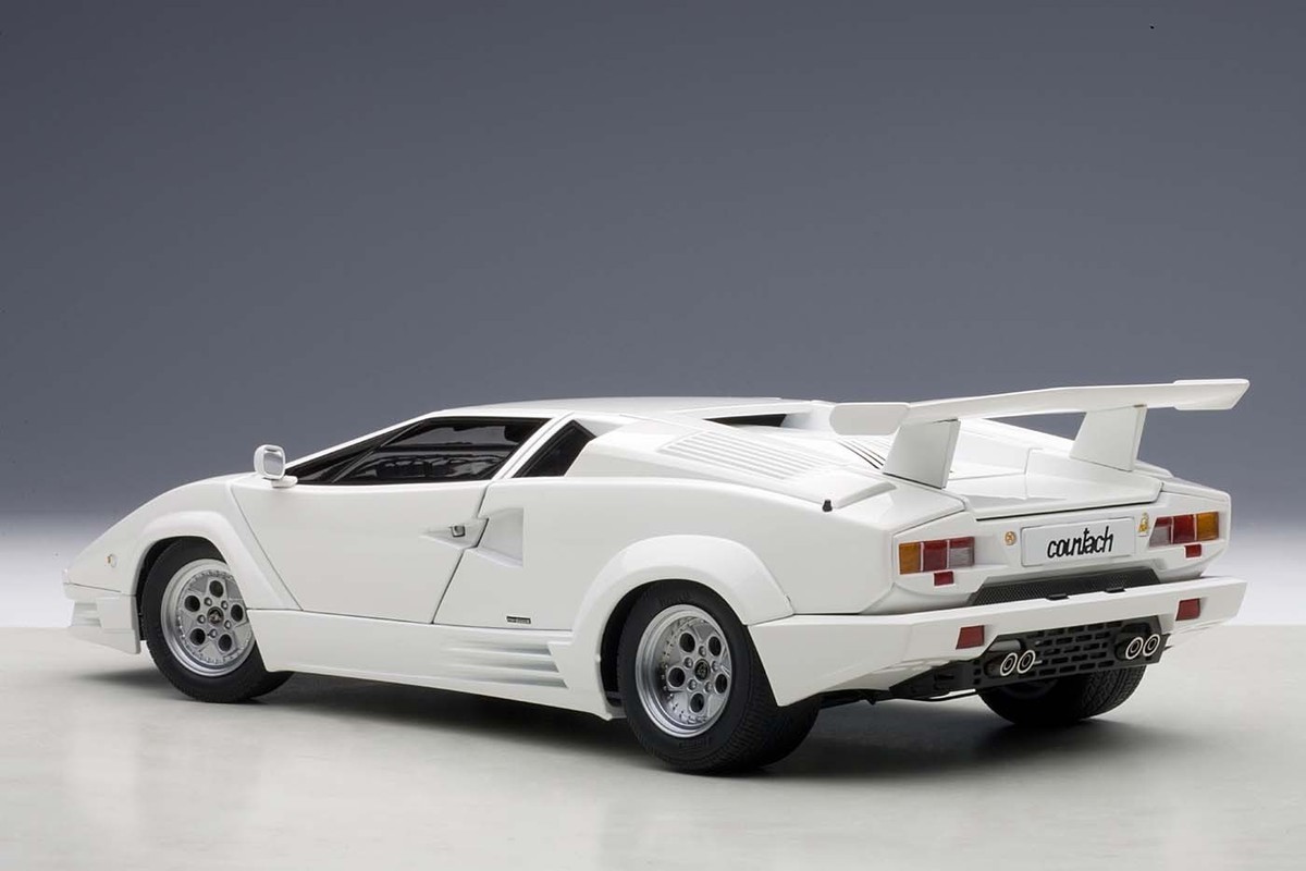 LAMBORGHINI COUNTACH 25TH ANNIVERSARY WHITE 1:18 by AUTOart 74537