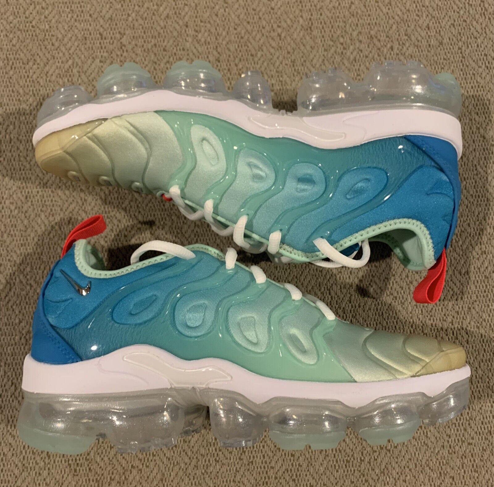 size 6 womens vapormax plus