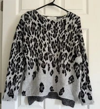 Workshop Cozy Crew Neck XS Sweater Gray Black Cheetah Leopard Print Fuzzy Soft