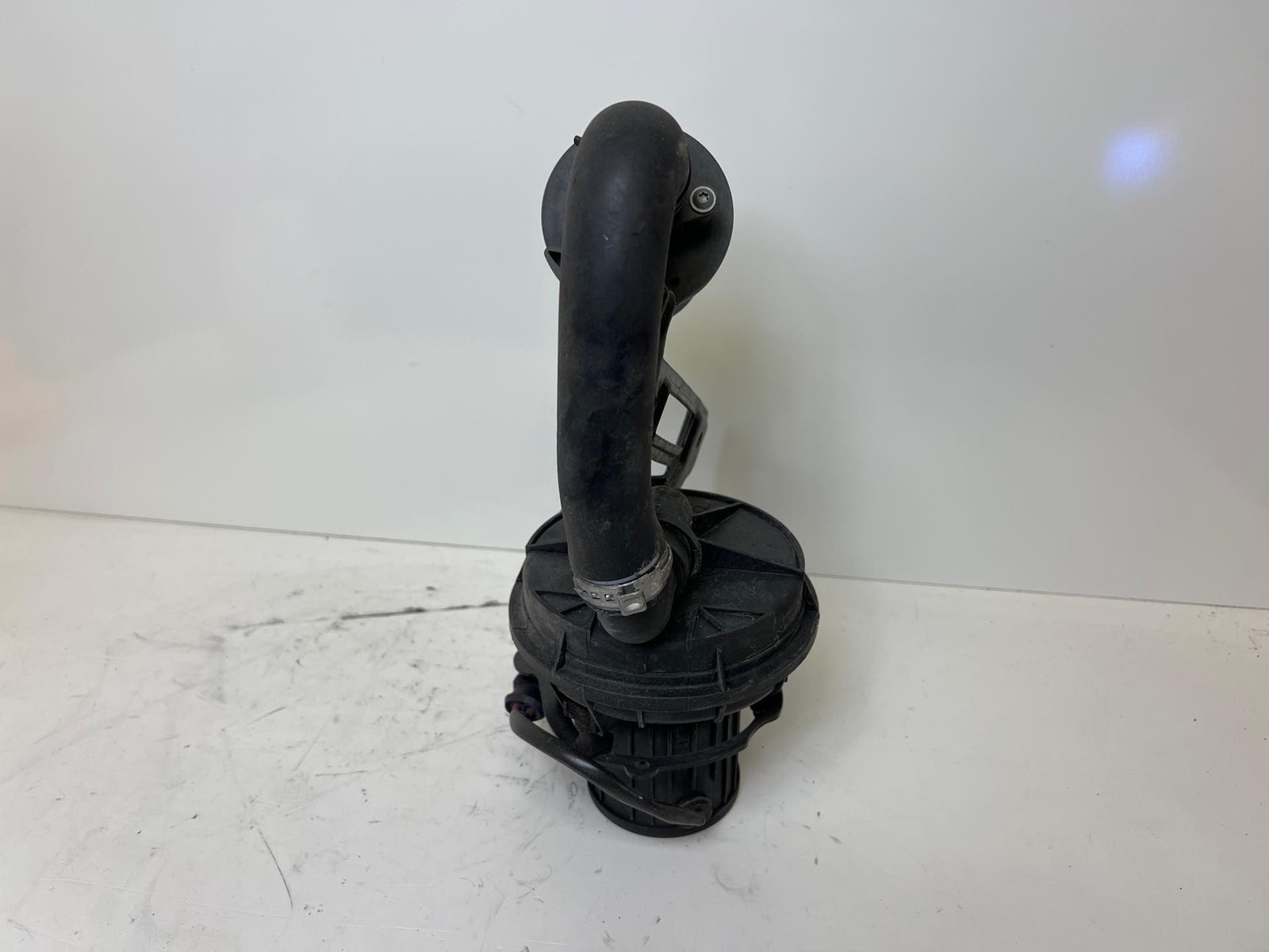 420906601B 2010-14 Audi R8 Left Secondary Air Injection Pump