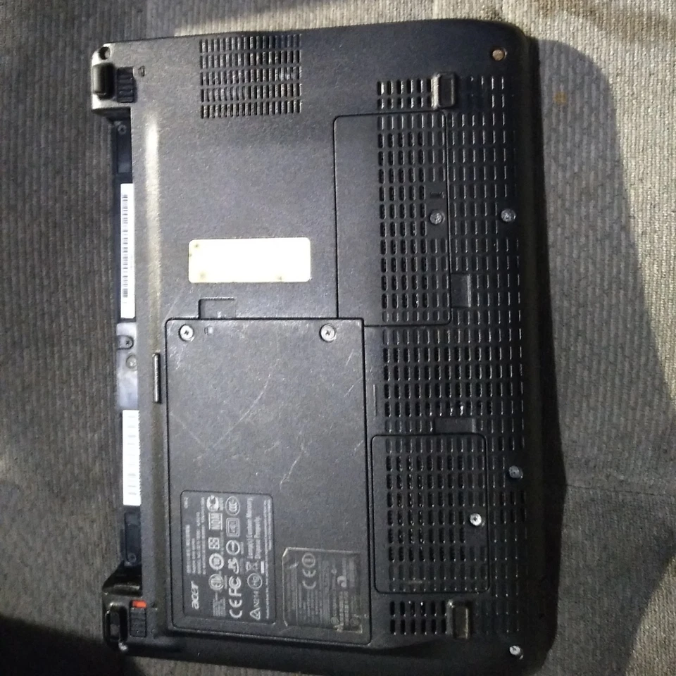 Netbook portátil Acer Aspire One KAV10 10,1" sin probar Foto 3 de 3