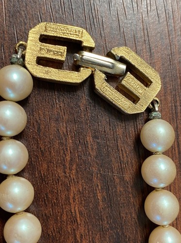 Vintage Givenchy 1977 Faux Pearl NECKLACE 28" - Picture 2 of 3
