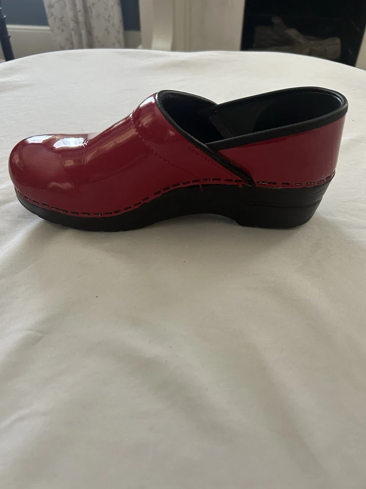 Zuecos profesionales Dansko XP 2.0 charol rojo talla 39 o 9 Foto 3 de 4
