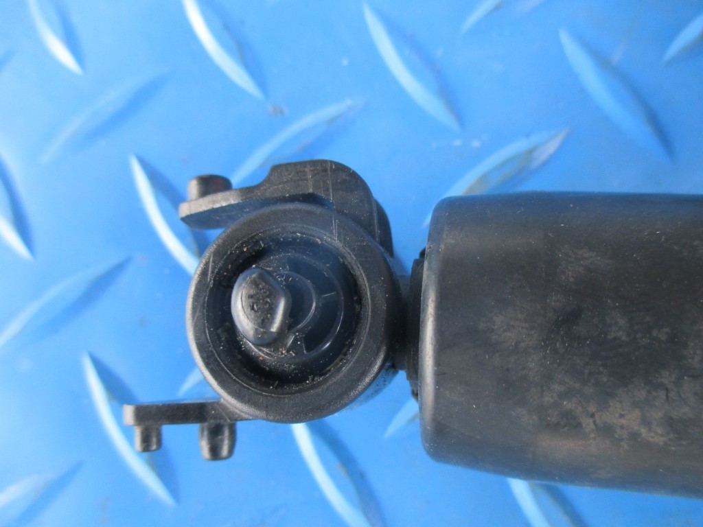 Maserati Quattroporte left driver side headlight washer #4442