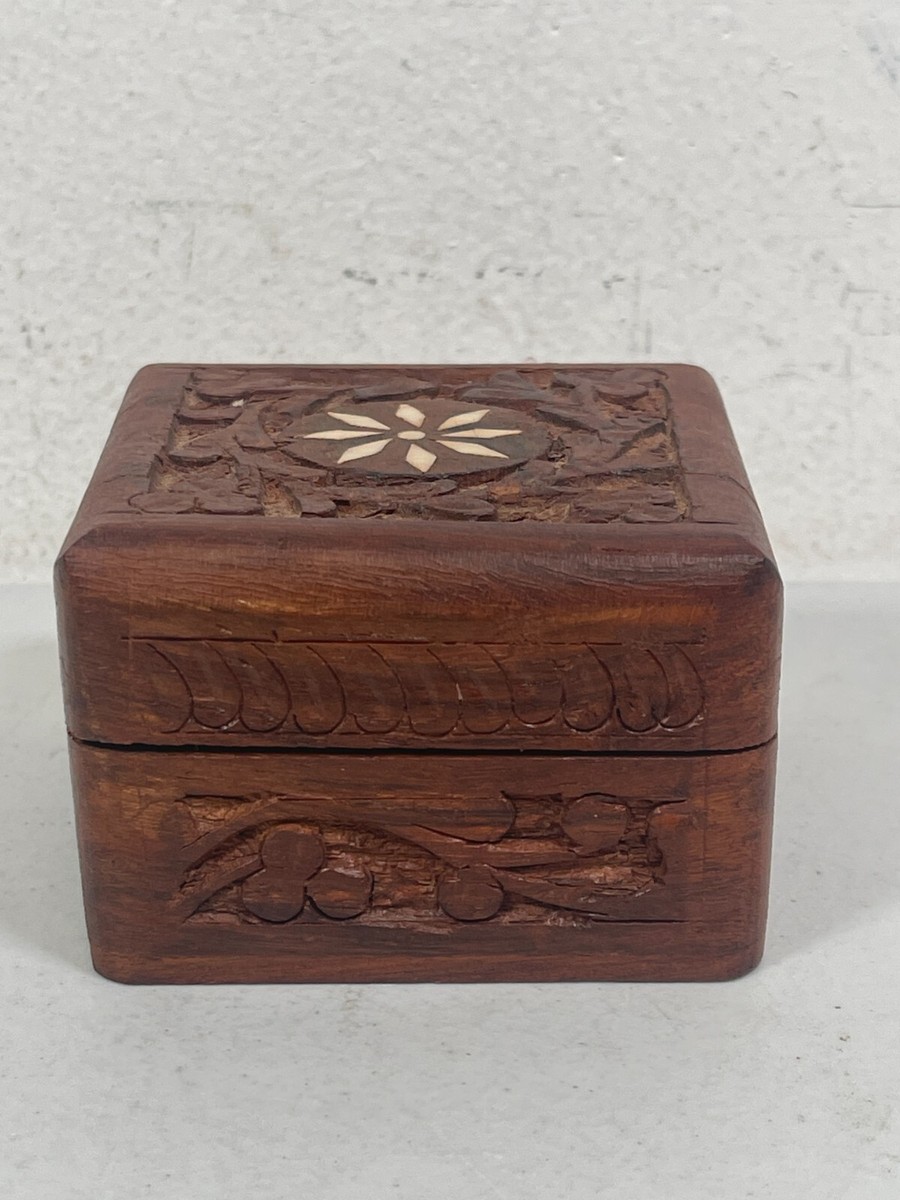 Vintage Inlaid Dark Wooden Box With Flower And Leaf Pattern 3
