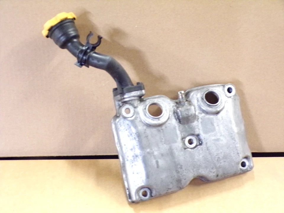 2005 2006 subaru outback legacy valve cover ( driver ) 2.5L - Image 2 of 4