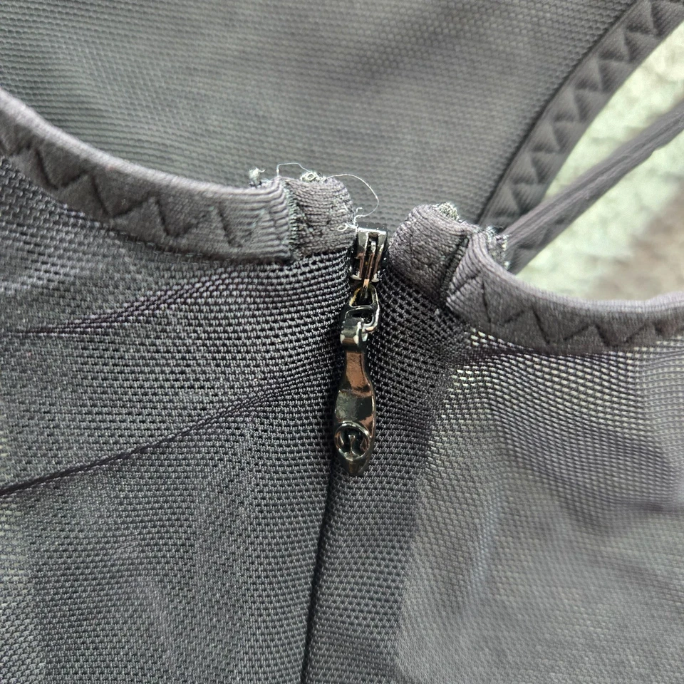 Camiseta sin mangas Lululemon para mujer ropa deportiva 6 negra geométrica pedal ritmo incorporado sujetador Foto 4 de 4