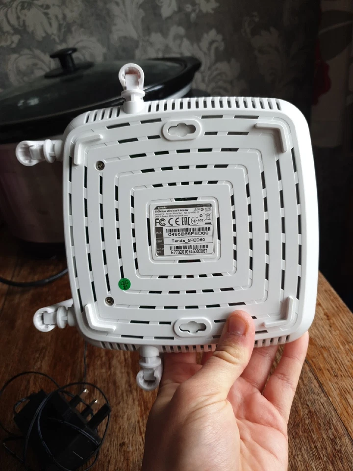 Tenda F9 600Mbps Wi-Fi Router with 4 * 6dBi Antennas, Easy Setup, Beamforming - Image 3 of 4