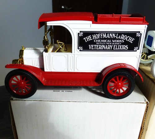 Set of 2 The Hoffmann LaRoche Chemical Works Diecast 1905 & 1913 Ertl Banks - Picture 3 of 4