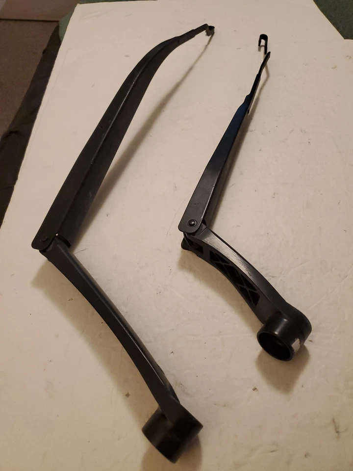 2012-2017 KIA RIO LEFT & RIGHT WINDSHIELD WIPER ARMS OEM - Image 4 of 4