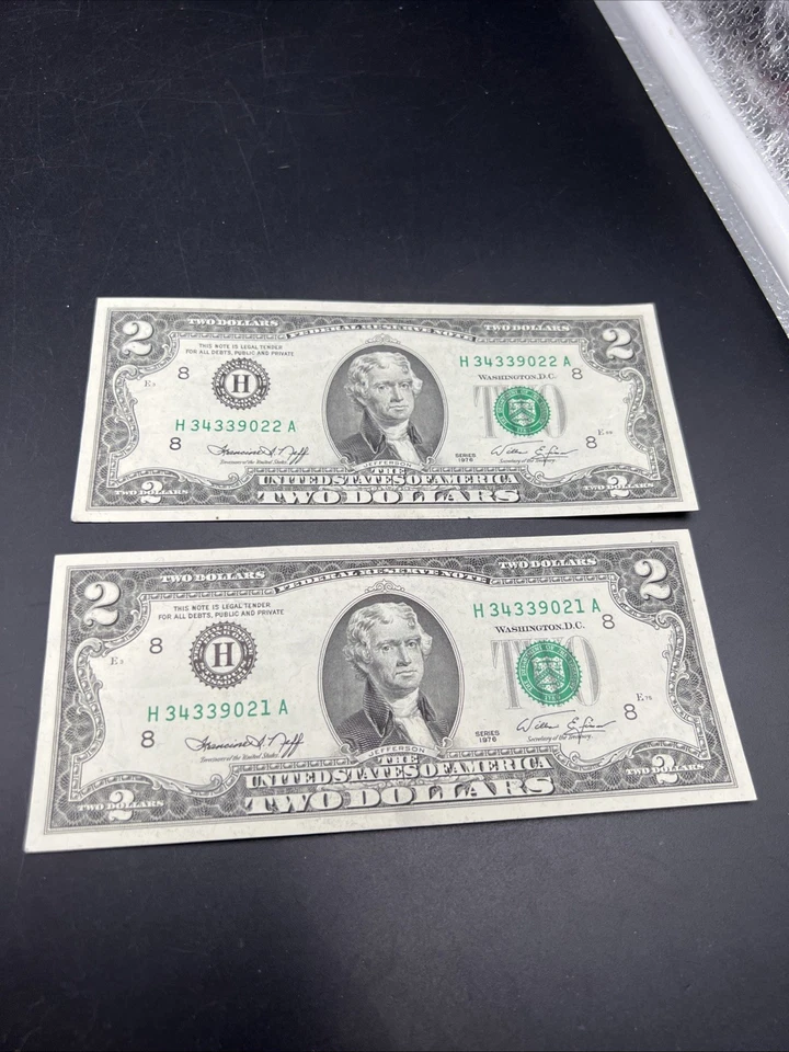 2 Consecutive 1976 $2 Two Dollar FRN Federal Reserve Notes VF Circ #21 - Image 2 of 4