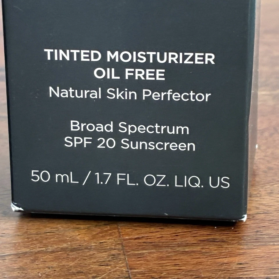 Laura Mercier Tinted Moisturizer Oil Free SPF 20 6C1 CACAO - 1.7oz - Exp 4/26 - Image 2 of 4