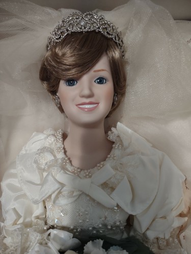 PRINCESS DIANA WEDDING DOLL DANBURY MINT 1987 ROYAL WEDDING DRESS 18" - Picture 3 of 9