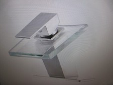 BWE Waterfall Single Hole Single-Handle Low-Arc Bathroom Faucet With Glass Spout