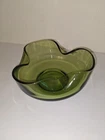 (1) Vintage Anchor Hocking Art Glass Green 5" Bowl Folded Pinched Sides VGC