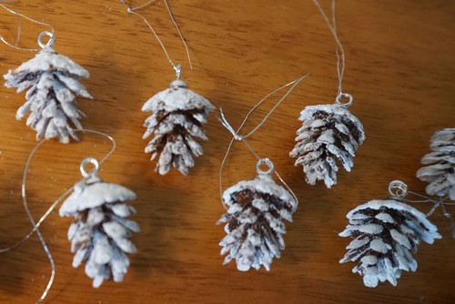 24 Mini Snow Frosted pine cones Christmas Ornaments Country Cabin Lodge Decor - Picture 3 of 6