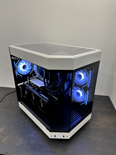 HYTE Y60 GAMING PC / AMD Ryzen 9800X3D / RTX 5090 / 6TB M.2 SSD / 128GB DDR5 RAM - 第 18/22 張圖片