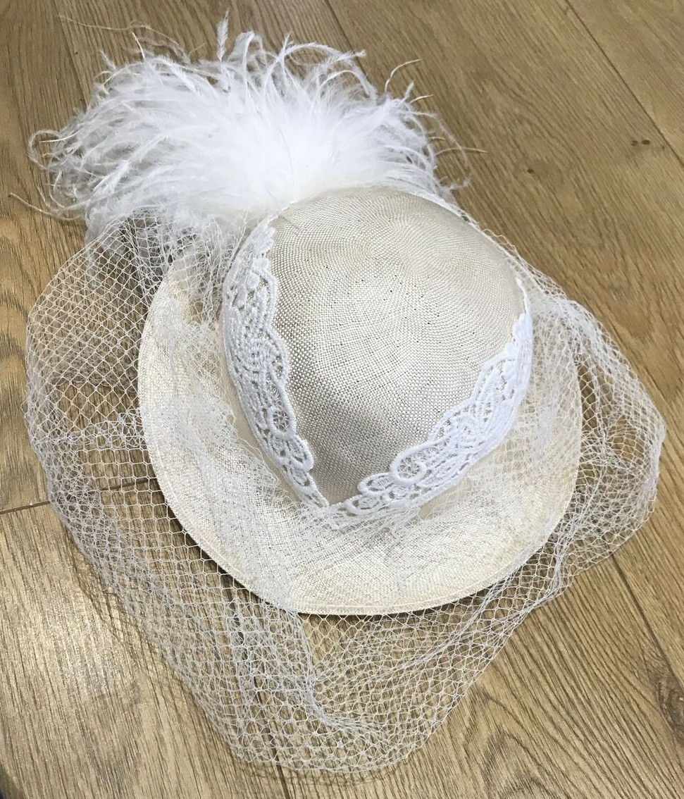 Vintage 1970s "Brides by Bermona" Straw Hat - Veil, Lace & Feather Trim, Size M 10