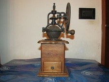 MACININO DA CAFFE' PEPE VINTAGE IN LEGNO,GHISA,SOSTEGNO IN BACHELITE ROTTO .