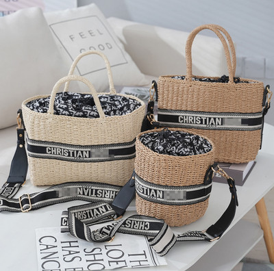 Die frau ruft an, sie packt styles, große schultertasche, geschenkpapier Tasche