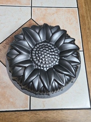 Nordic Ware Sunflower Pan  10 CUP USA Nordic Ware Cake Cast Aluminum 10.5 