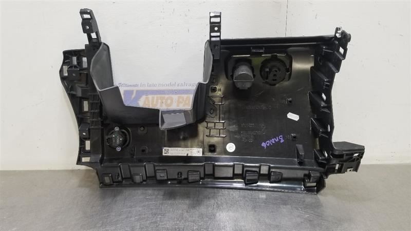 19 2019 MASERATI LEVANTE OEM DRIVER LEFT LOWER KNEE BOLSTER 0670061992
