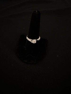 1 WOMENS SIVER CRISS CROSS RING WITH ROUND DIAMOND.
