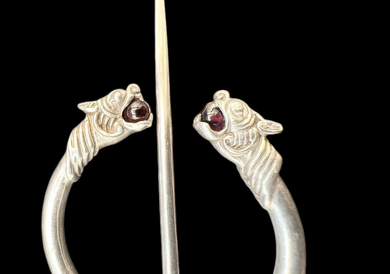 Solid Sterling Silver Lion Penannular Garnet Ston… - image 4