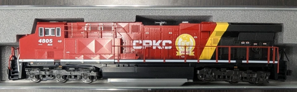 Kato ~ N Scale ~ New 2025 ~ ES44AC ~ CPKC #4805 ~ DC Version ~ 176-8956 - Image 2 of 2