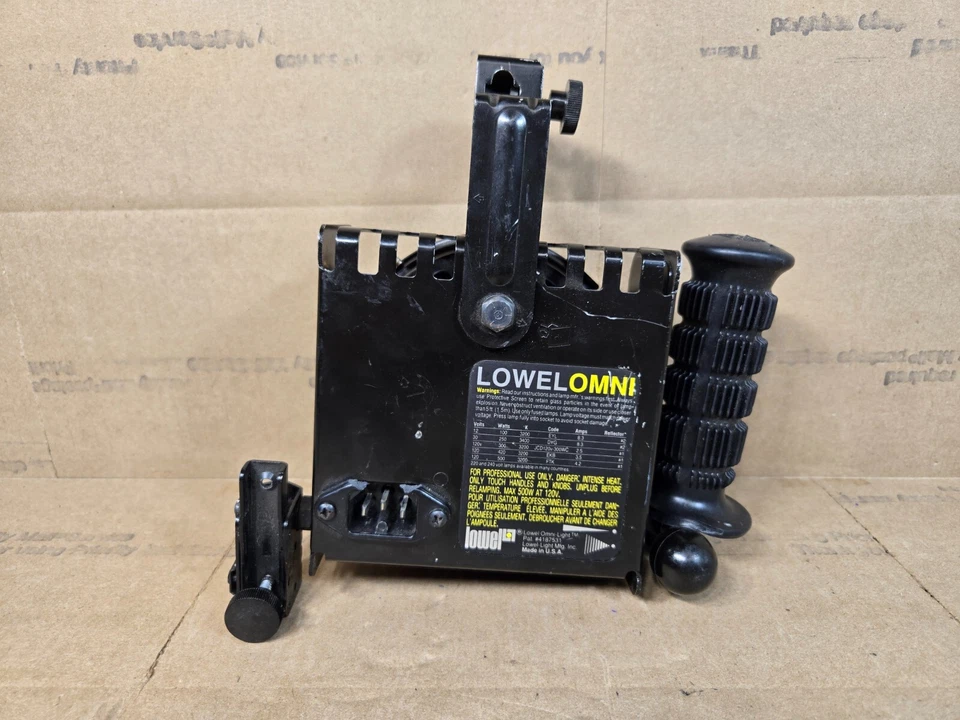 Lowel Omni Light 500W UNTESTED-NO CORD-NO LEAF- AS IS-FOR PARTS OR REPAIR - Image 2 of 4