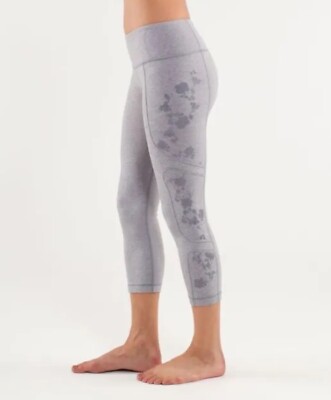LULULEMON Hold Me Close Crop Pant Size 4 Heathered Fossil Grey Floral