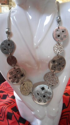 Collier Vintage En Métal Blanc Avec Fleurs émaillées - Style Ikita - Occasion