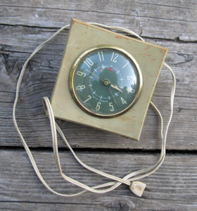Vintage Seth Thomas Belwyn Electric Alarm Clock E904 FOR PARTS AS IS
