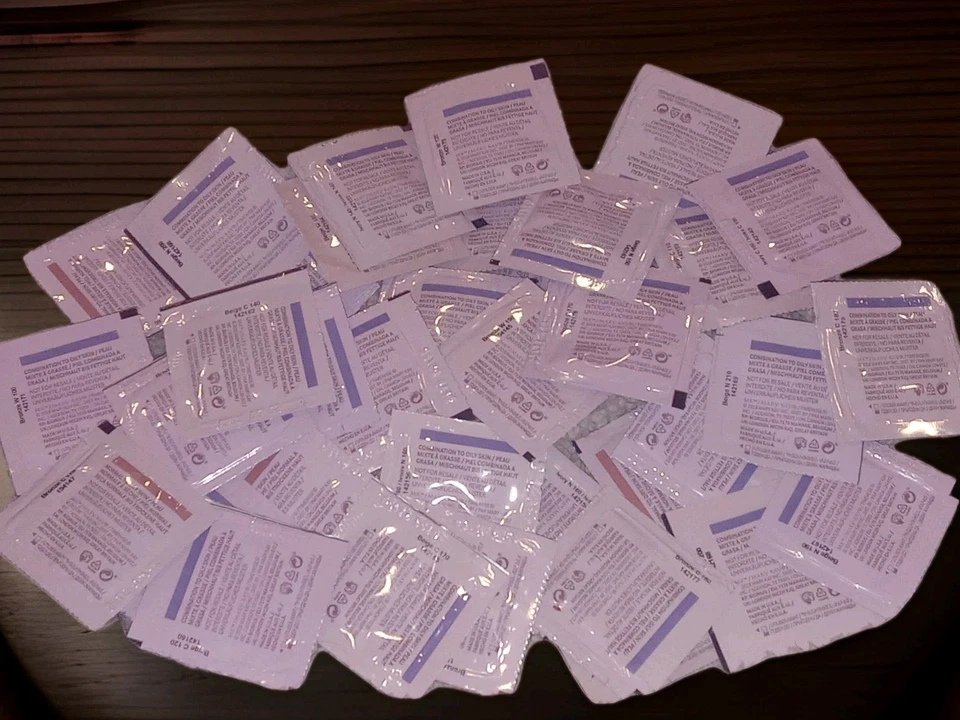 Lot Of 36 Mary Kay Timewise Matte Luminous Foundation Samples - Image 2 of 4