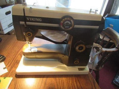 Viking 2840 Sewing Machine Portable TESTED MOVES WHEN PEDAL IS ENGAGED w/ case