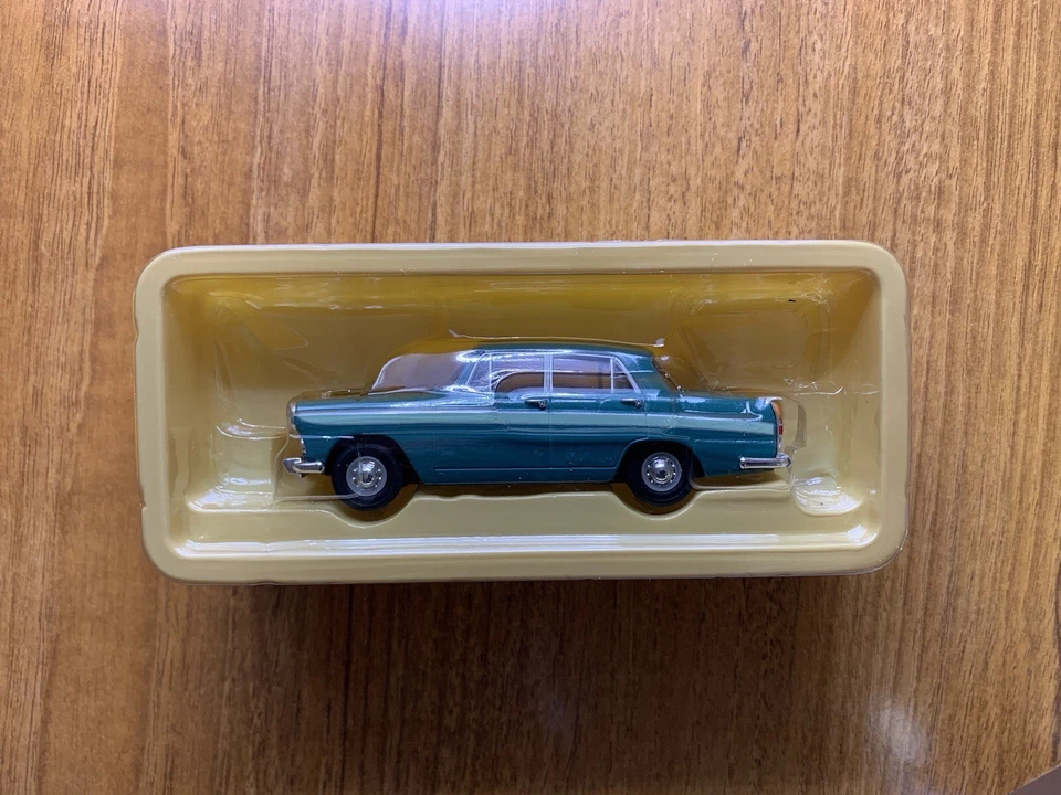 Vanguards Corgi 1:43 Austin A60 Cambridge Sutherland Green VA04407 - Image 3 of 4