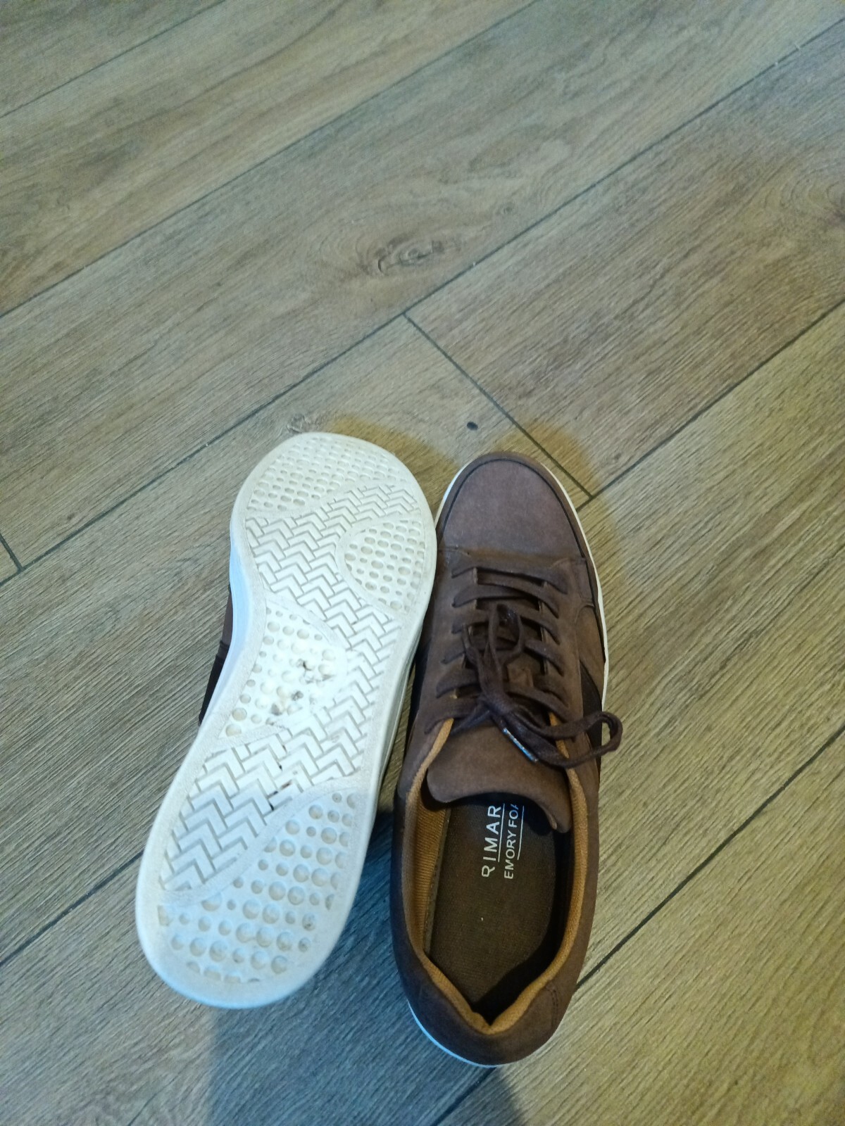 Men sneakers size 9 image 5