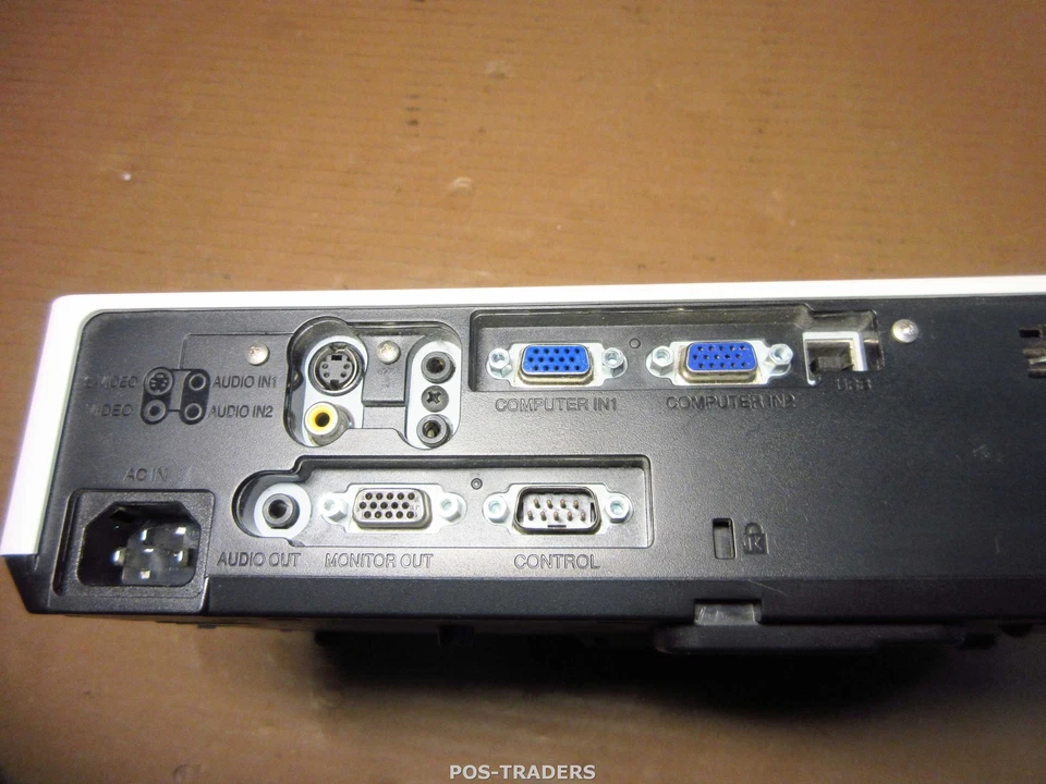 Hitachi CP-X3020 Projector Beamer XGA 3LCD 3200 LUMENS - HDMI - No Remote- 573 H - Bild 3 von 4