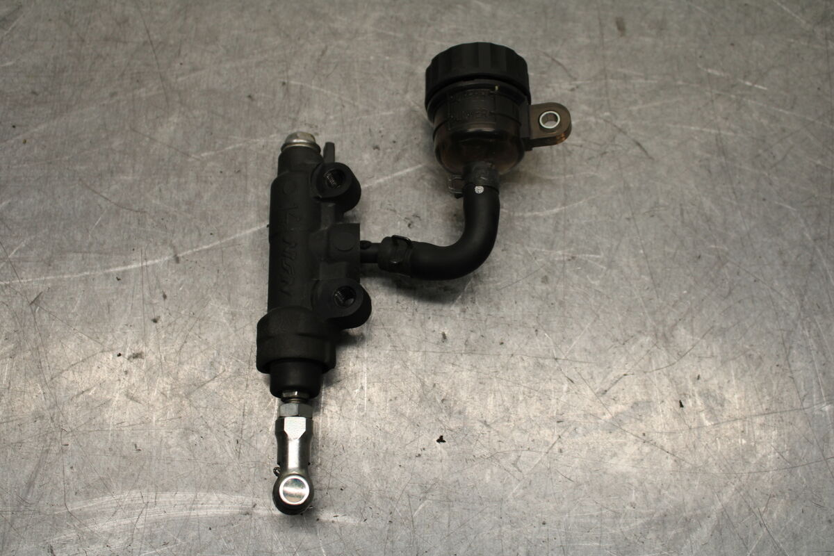 16 KAWASAKI NINJA ZX10R REAR BRAKE MASTER CYLINDER W 16 KAWASAKI NINJA ZX10R REAR BRAKE MASTER CYLINDER W