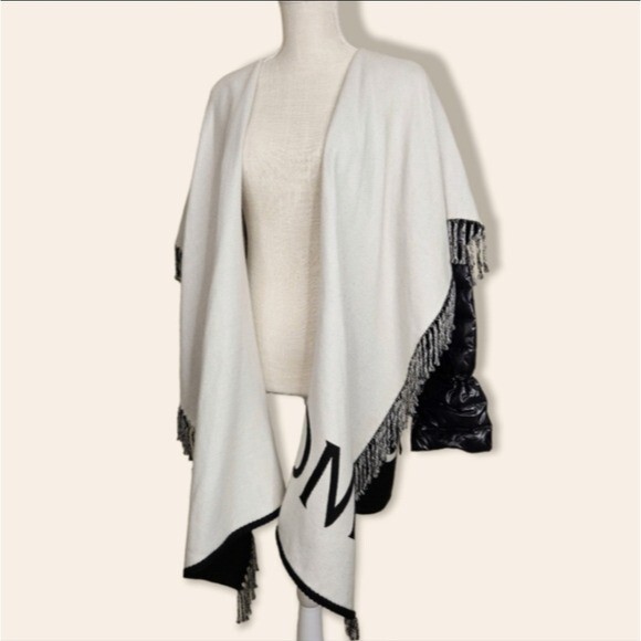 MONCLER Mantella ジャガードロゴケープ JACQUARD LOGO CAPE Moncler Mantella Logo Down Sleeve Belted Wool Cape Size S | eBay