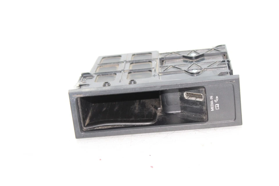 VOLKSWAGEN GTI ULTIMEDIA 2011-2016 MÓDULO DE ENTRADA DE MEDIOS GENUINO U0978 Foto 2 de 4