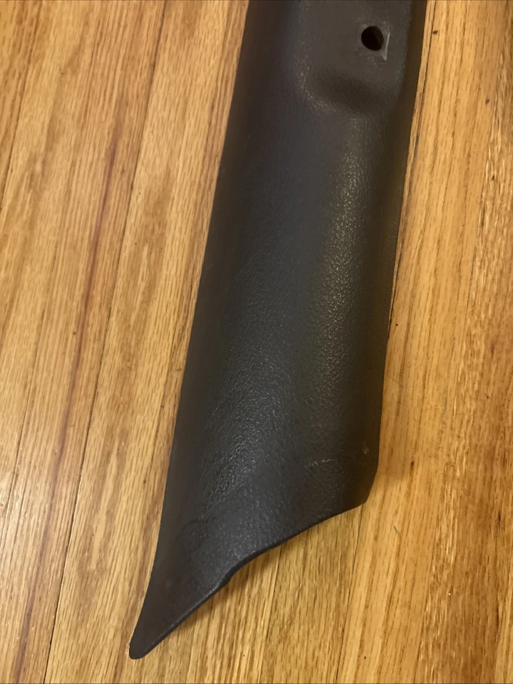 Dodge Ram Cummins 1998-2002 un pilar pasajero delantero derecho moldura ágata fabricante de equipos originales Foto 2 de 4