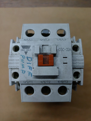 Carlo Gavazzi CGC-32A 3-Pole Contactor 120 VAC Coil w/ 2 NC 2 NO Aux contacts