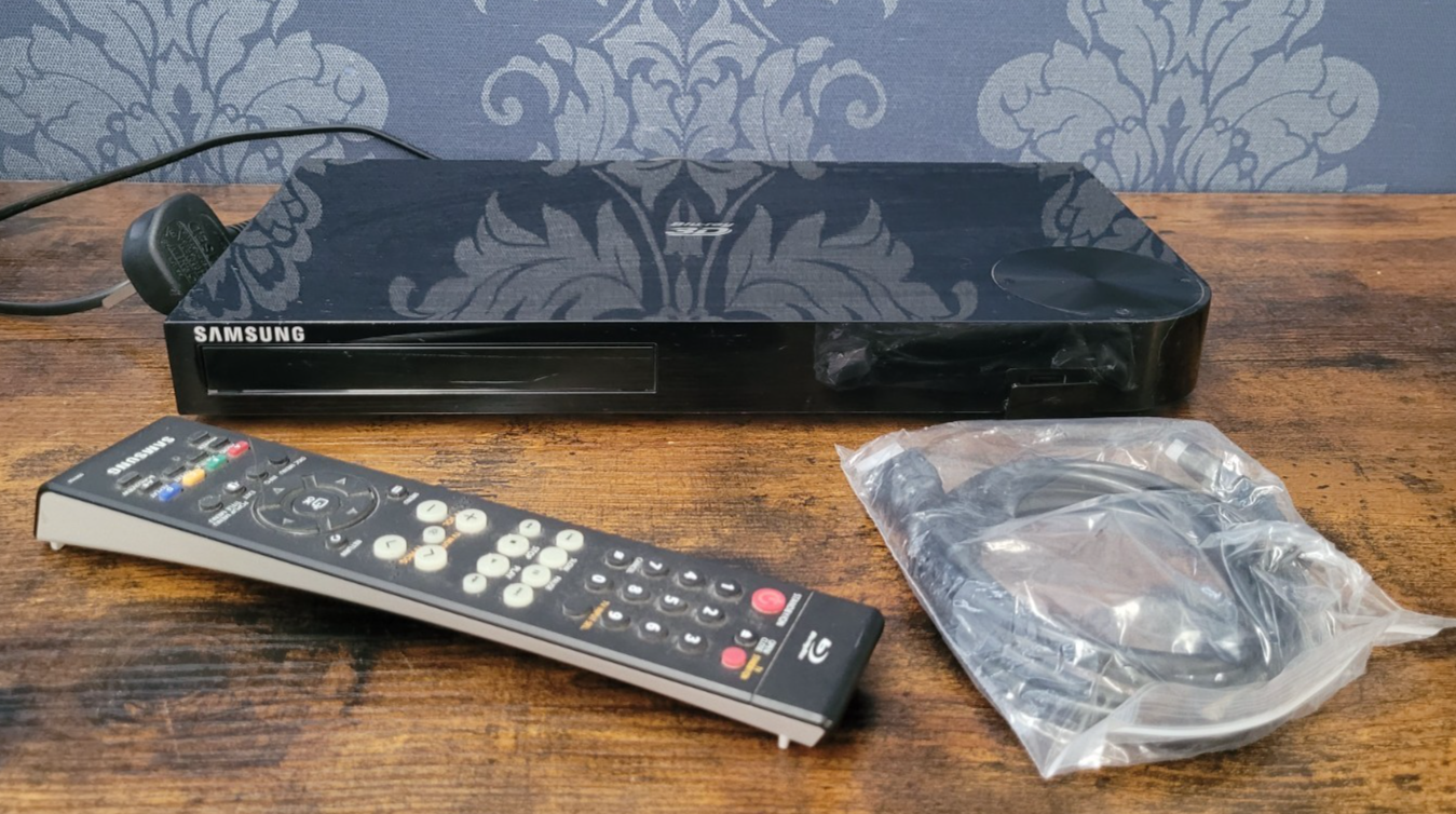 Samsung BD-F5500 3D Blu-Ray Player & Remote