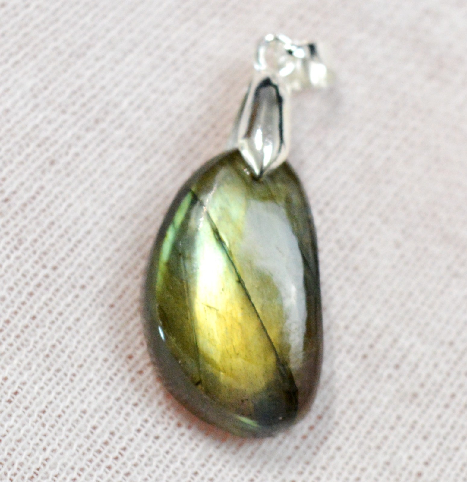 Pendentif cabochon labradorite 26 carats Madagascar, pierre naturelle GC72